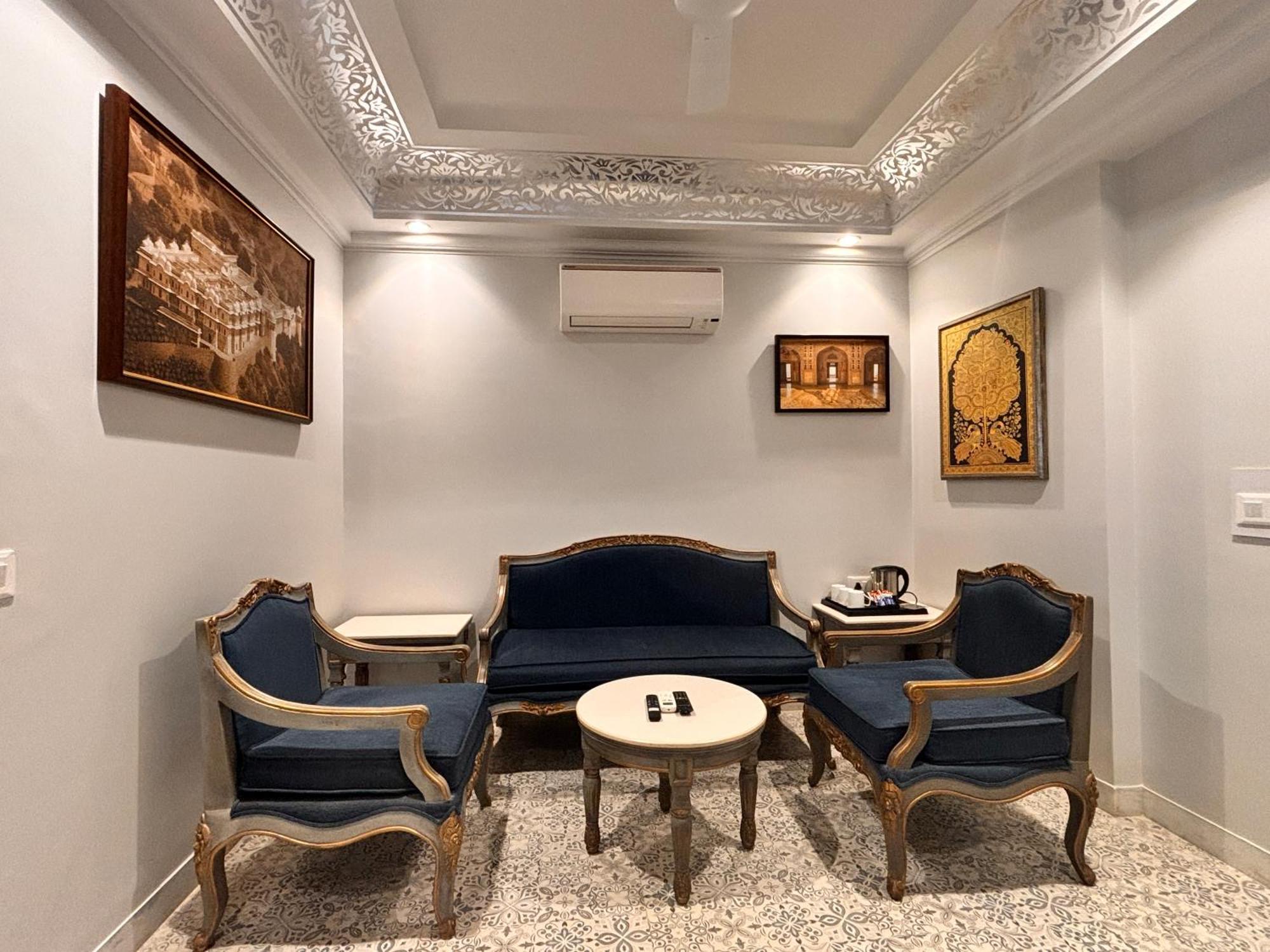 Ratnawali - A Vegetarian Heritage Hotel Jaipur Luaran gambar